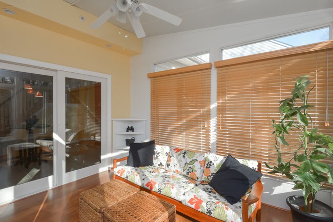 Foto del edificio - 8805 Sumner Grove Dr