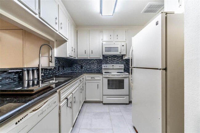 Building Photo - 2833 Panagard Dr
