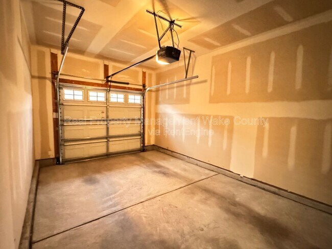 Foto del edificio - 8215 Martello Ln