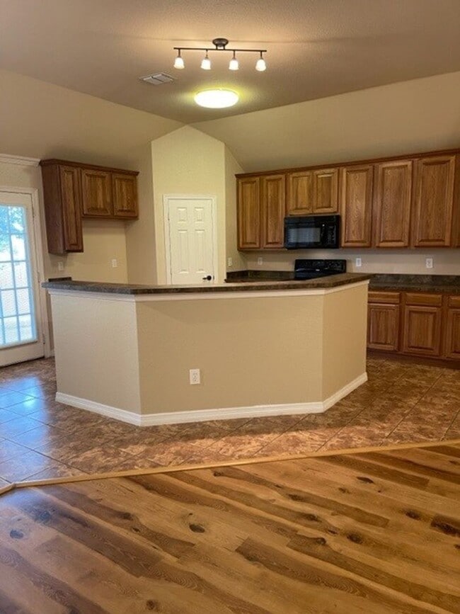 Building Photo - Beautiful 3/2 in Westover Village