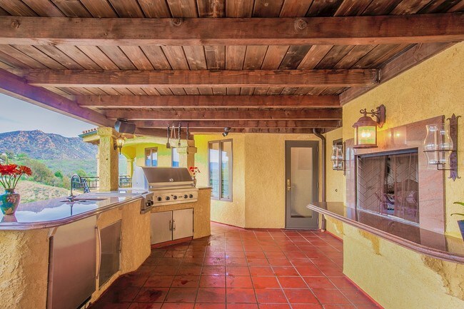 Building Photo - 6844 Cahuenga Park Trl