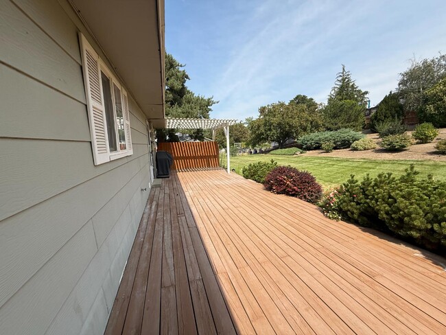 Building Photo - 1416 Scenic Dr