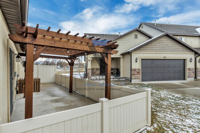 Building Photo - 383 Spanish Trails Blvd