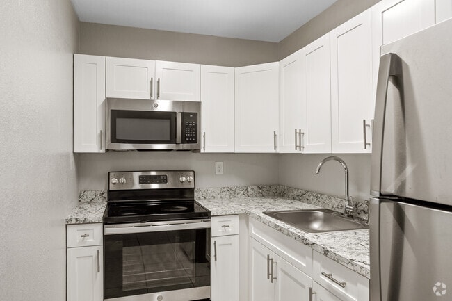 2 habitaciones, 1 baño - 830 pies cuadrados - Cocina - Sabal Pointe Apartments