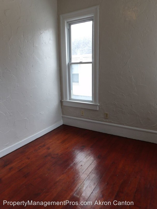 Building Photo - 511 Brown St