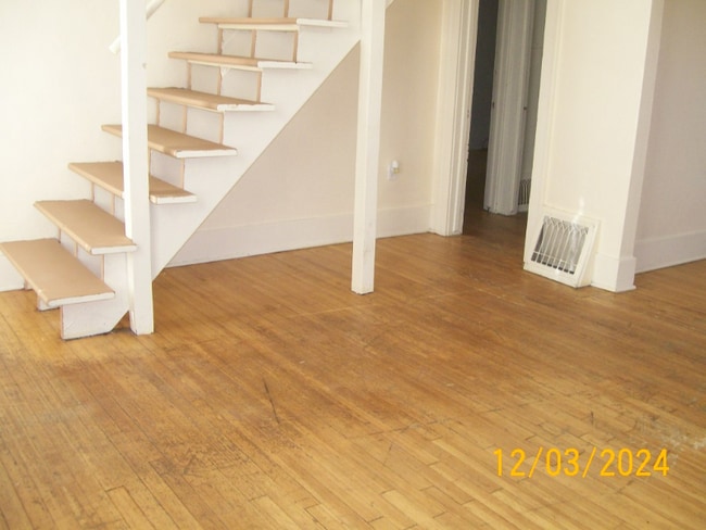 Building Photo - 221 E Callender St