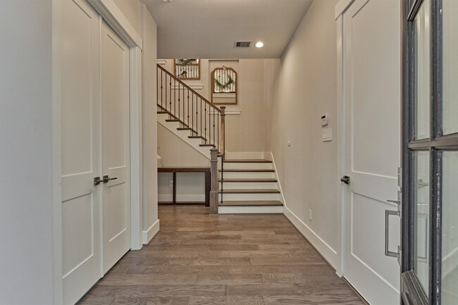 Building Photo - 62 Dobbs View Ln
