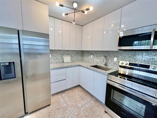Foto del edificio - 3081 NW 94th St