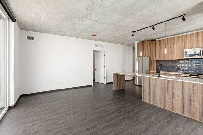Building Photo - 153 N Ashland Ave