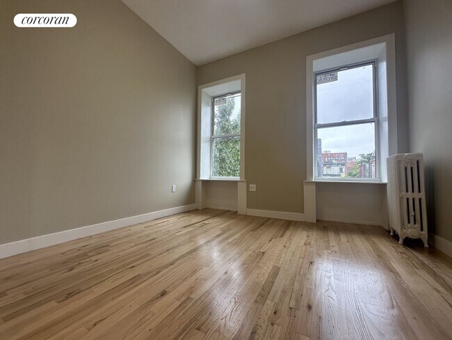 Foto del edificio - 217 Vernon Ave