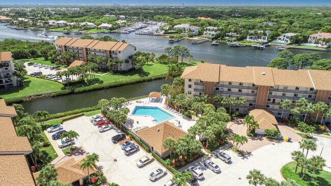 Foto del edificio - 2201 Marina Isle Way
