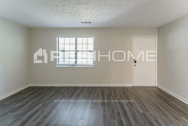 Foto del edificio - HOME FOR RENT!