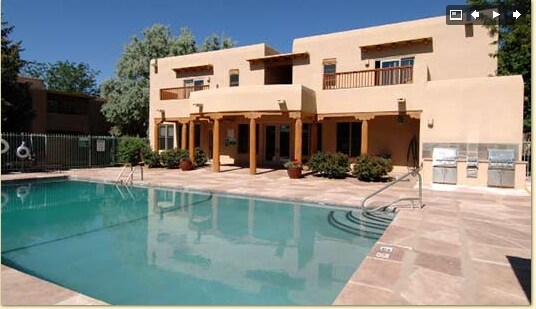 Piscina - San Mateo de Santa Fe
