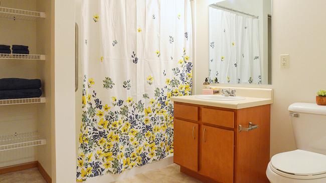 Bathroom - Golden Oak Village