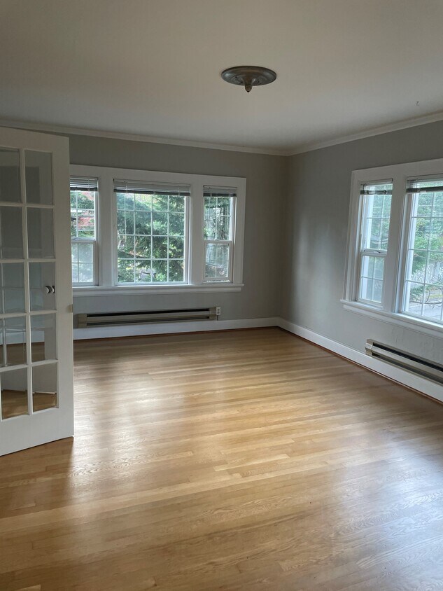 main room - 1645 10th Ave E