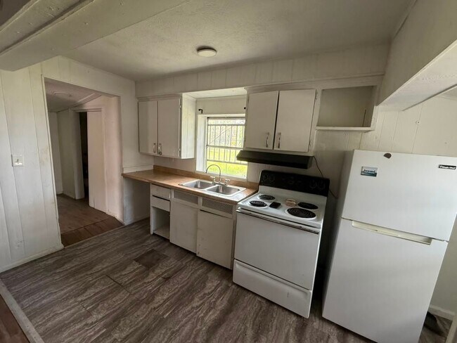 Foto del edificio - 622 N Beach St