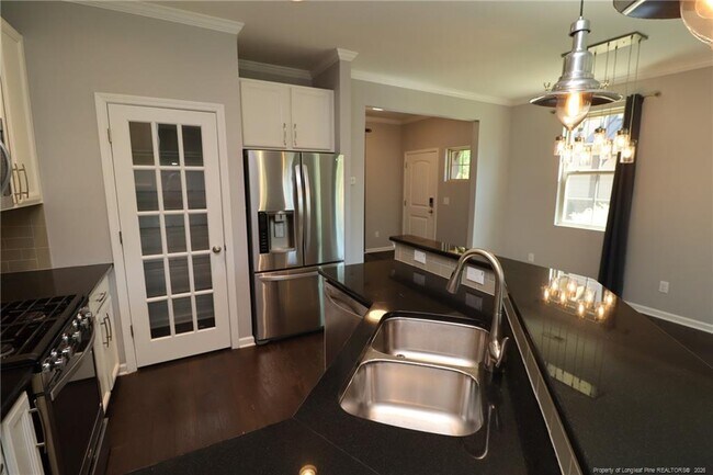 Foto del edificio - 689 Wickham Ridge Rd