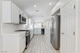 Building Photo - 2259 Smokey Sky Dr