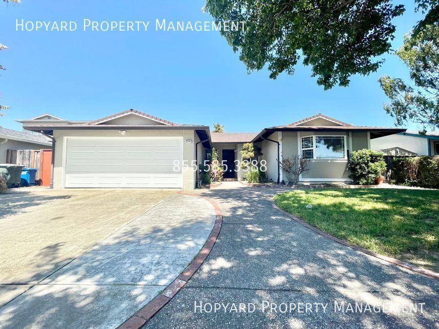 Primary Photo - Fantastic Location in Union City! 4 Bedroo...