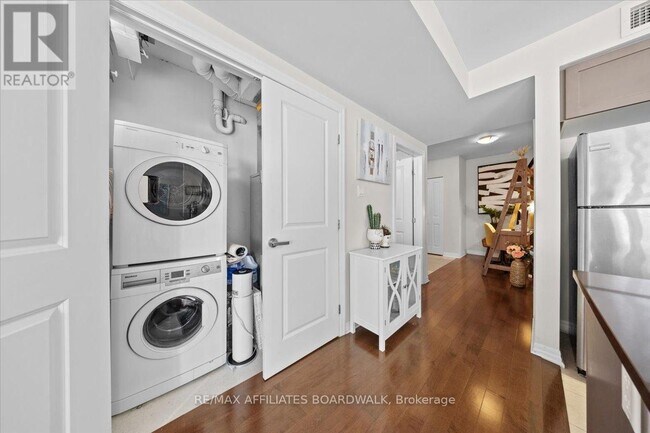 Photo du bâtiment - 242-242 Rideau St
