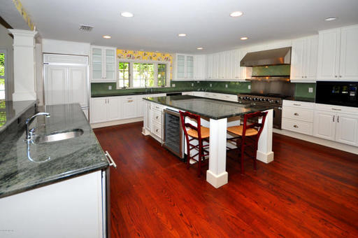 Building Photo - 903 River Oaks Rd