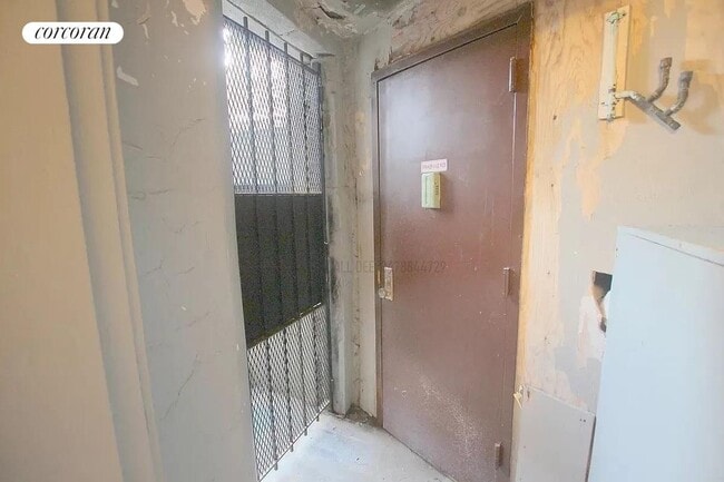 Building Photo - 864 West End Ave