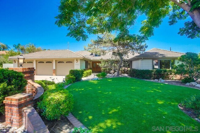 Building Photo - 15249 Del Poniente Ct