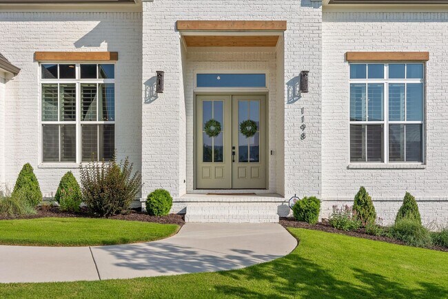 Foto del edificio - Home for sale in prestigious Black Creek!