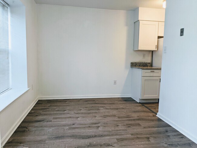 Building Photo - 5816 Burke Manor Ct
