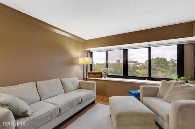 Building Photo - 1 br, 1 bath  - 1920 S 1st St Apt 308