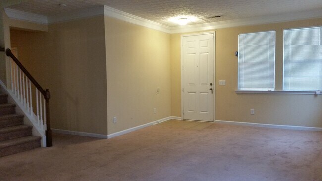 Foto del edificio - Swim Community - 4bd x 2 1/2bth w/2 Car Garage  (181 Bus Route) no sec 8