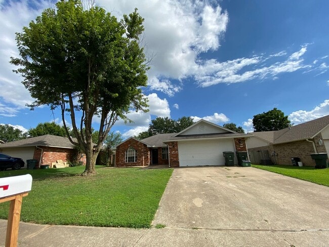 Building Photo - 4377 W Cheyenne Dr