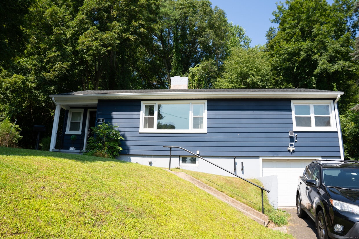 Primary Photo - 85 Douglas Dr