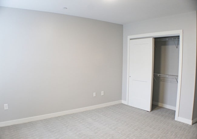 1st Bedroom - Owl Creek