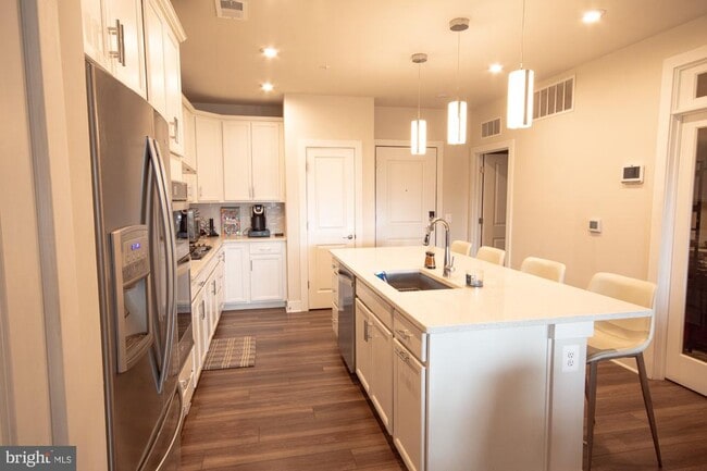 Building Photo - 100 St Ives Pl