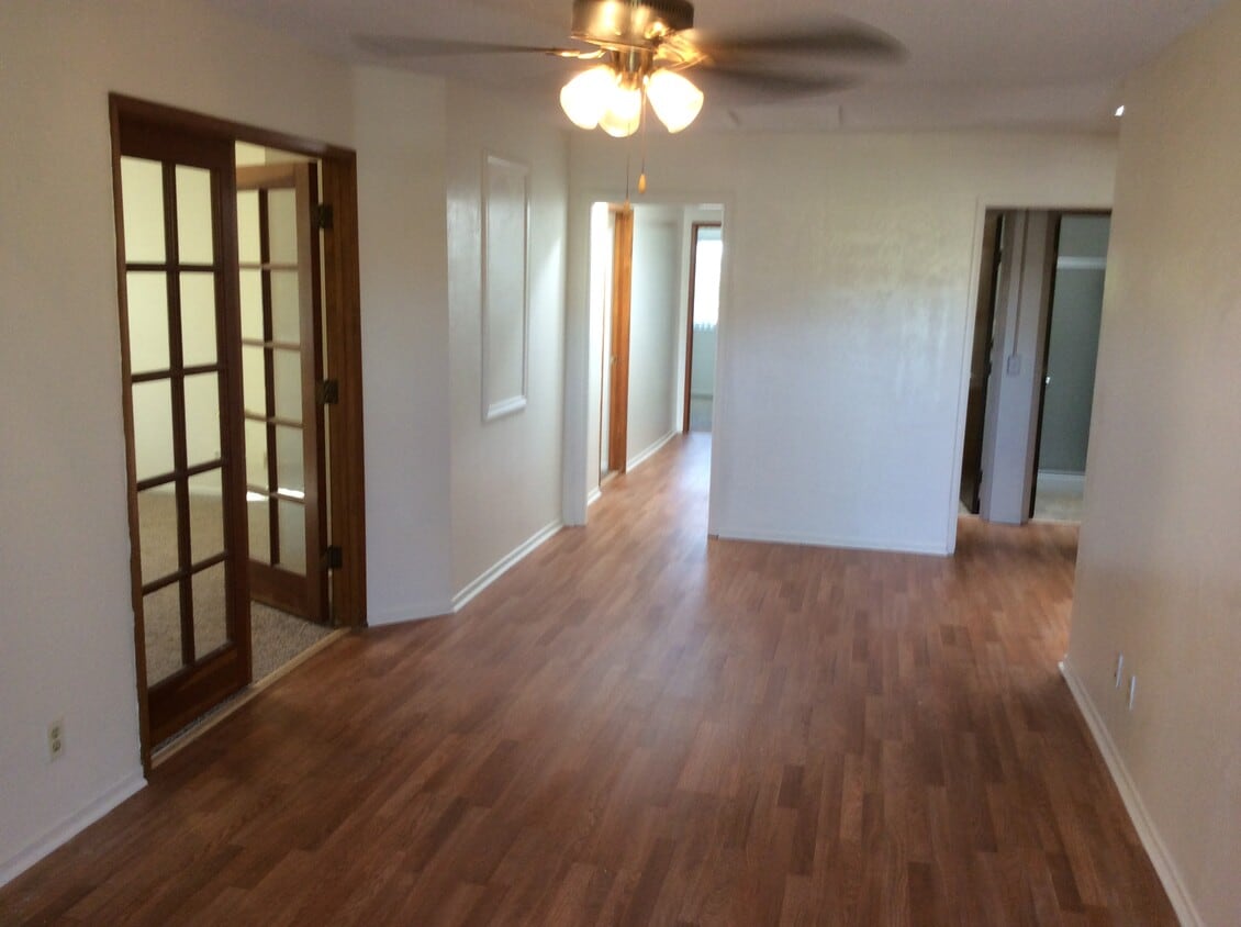 560 Greenbrier Dr Unit 201, Oceanside, CA 92054 Apartments in