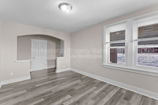 Foto del edificio - 8129 St Charles Ln