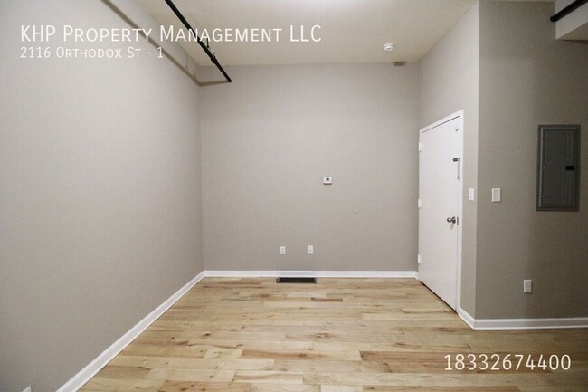 Building Photo - ONE MONTH'S RENT FREE!! Beautiful 1 Bedroo...