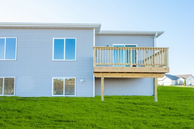 Foto del edificio - Brand-New 3-Bed Townhome with Attached Garage in Wolf Creek