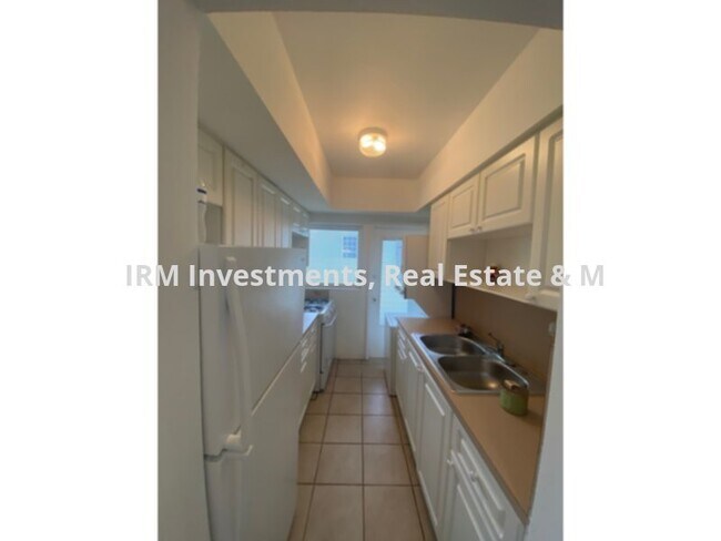 Building Photo - 921 Meridian Ave