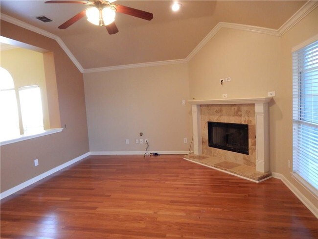 Building Photo - 1716 Blackstone Dr