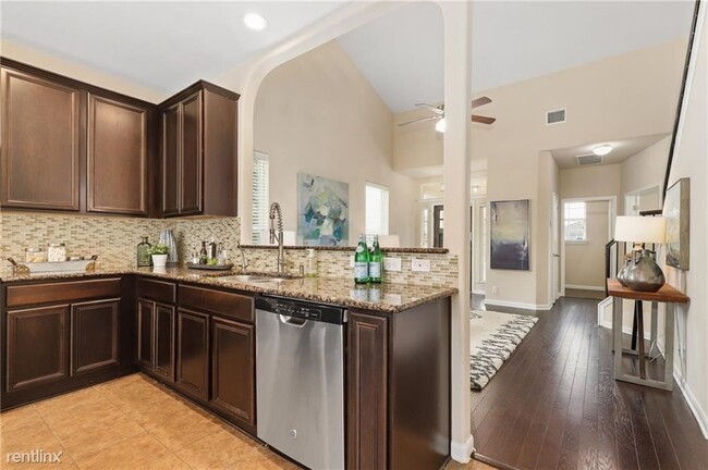Building Photo - 4 br, 2.5 bath House - 893 Heritage Spring...
