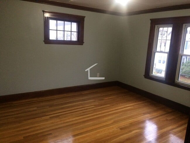 Building Photo - Cozy 3 bed 2 bath