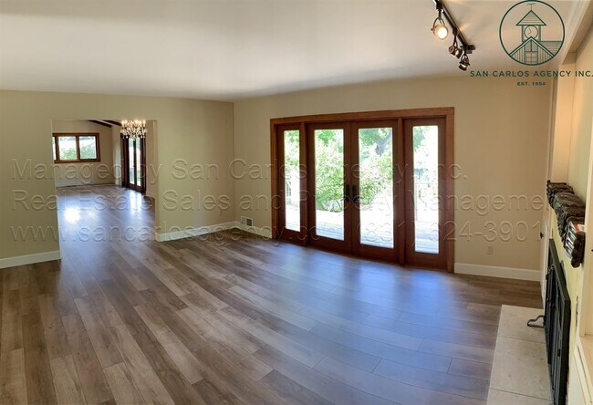 Foto del edificio - Updated, Sunny and Spacious 3/3 Carmel Valley Home