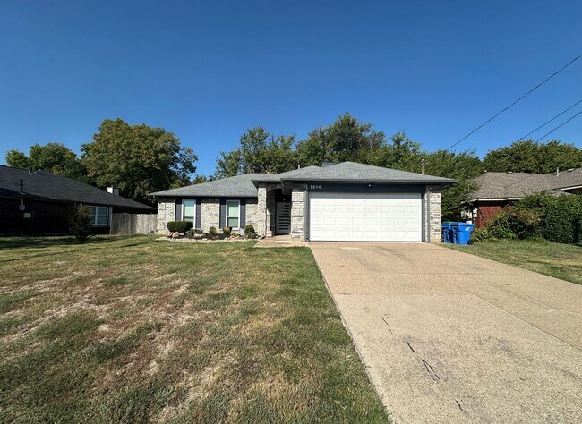Foto del edificio - Charming 3-Bedroom Home in Rowlett, TX – Modern Comfort & Spacious Living