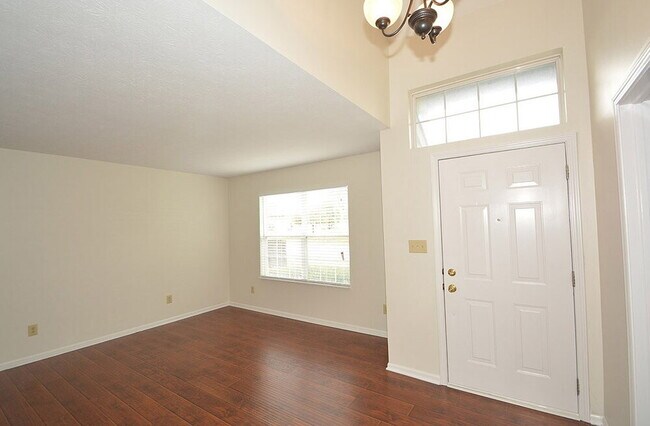 Foto del edificio - 453 Yorktown Ln