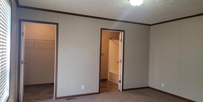 Foto del edificio - 300 Hunt Club Dr