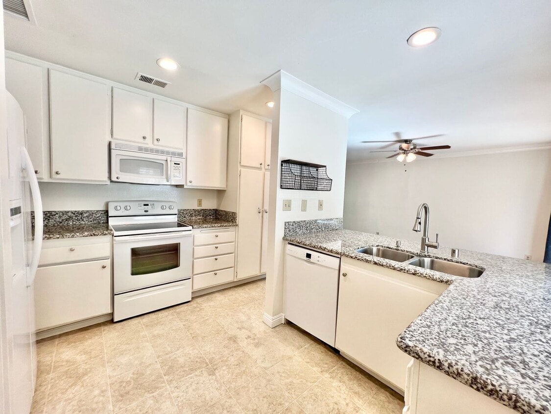 Foto principal - Beautiful 3Bd/2Ba In a Great Location!
