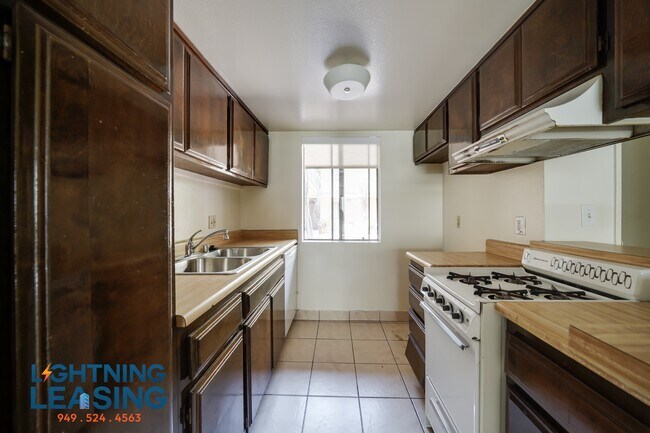 Foto del edificio - 6827 Whitsett Ave