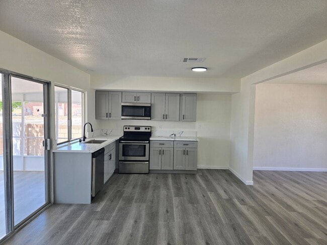 Building Photo - 10621 Applewood Dr